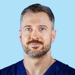 Lekarz implantolog - Mateusz Gołębiewski Mateusz Gołębiewski